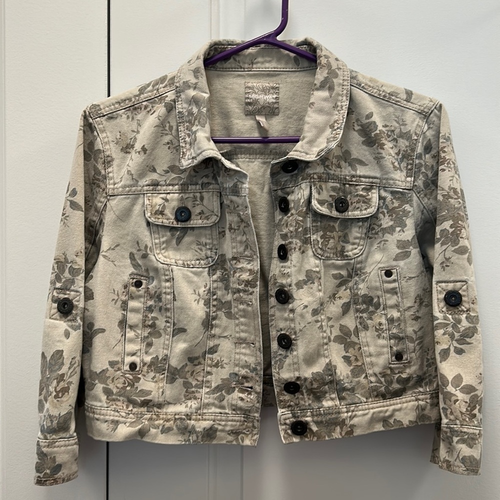 Faded Beige Floral Short Jeans Jacket